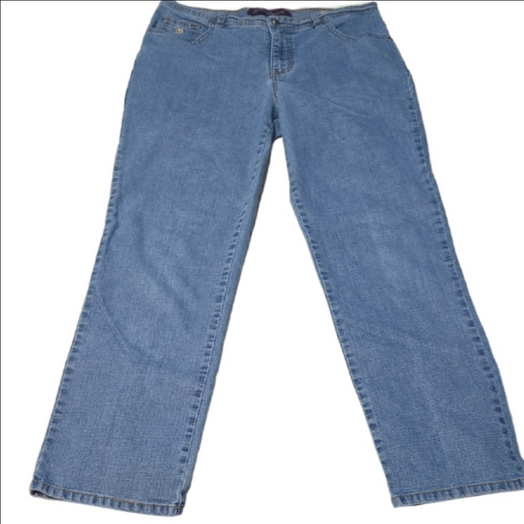 Gloria Vanderbilt Denim - Gloria Vanderbilt Light Blue Amanda Straight Leg Short Jeans Size 10